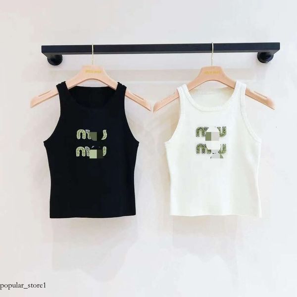 Mui Mui Camiseta para mujer Diseñador Mujer Sexy Halter Tee Fiesta Moda Crop Top Camiseta bordada de lujo Primavera Verano Sin espalda 997