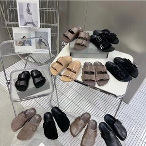 Mules pantoufles Designes Paris mode dimanche hommes femmes pantoufles luxe cuir de veau daim semelle antidérapante résistante à l'usure extérieur mode Baotou pantoufles 35-45