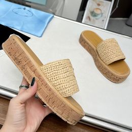 Mulas Sandalias de diseñador para mujeres Plataforma de cuña Sandalias de luz de luz rayadas serradas Turnos de paja Canneldad Flat Open Toes Raffia Beach Sandals