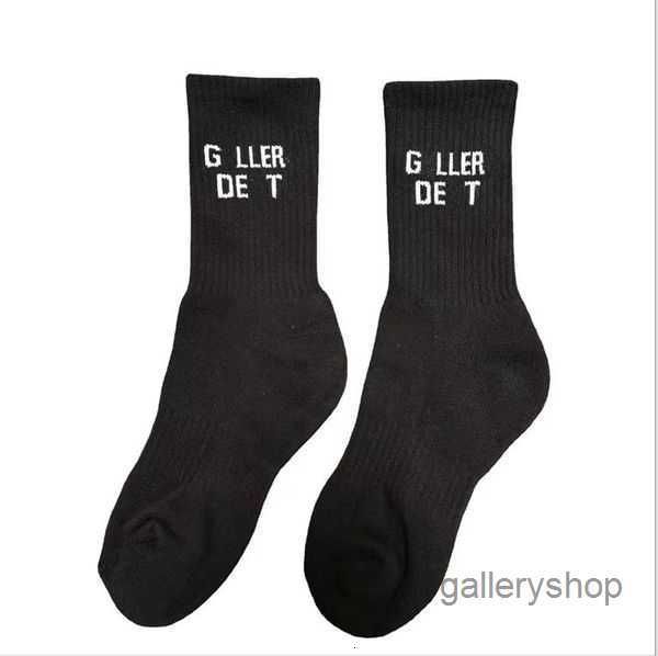 Chaussettes en coton multicolores pour hommes et femmes correspondant à des galeries classiques Lettre Bas respirants Chaussettes de sport de basket-ball de football mixtesk6of