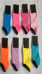 Chaussettes multicolores avec étiquettes, chaussettes de Sport courtes, rose, gris, pour filles et femmes, en coton de haute qualité avec carton 2684429