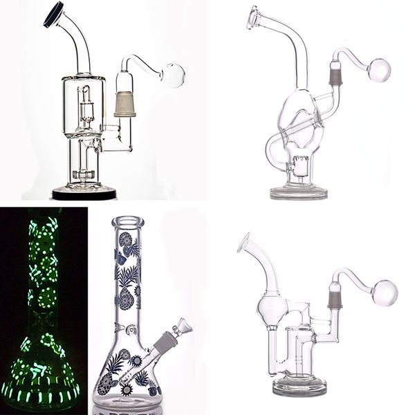 Estilos múltiples Hookahs dab rig fumar Pipa de agua reciclador colector de hielo Bongs panal Percolador brillan en el vaso oscuro bong con tubo de quemador de aceite de vidrio macho