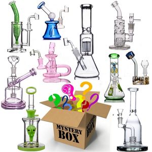 Multi Styles Narguilés Boîte Mystère Surprise Boîte Aveugle Bongs En Verre D'eau Accessoires Fumeurs Tuyaux De Percolateur Plate-forme Pétrolière Dab Rigs Meilleure qualité