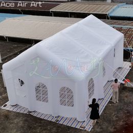 Maison de tente de mariage gonflable multi-fenêtres 8mLx5mWx4mH avec et souffleur d'air pour fête ou autre événement