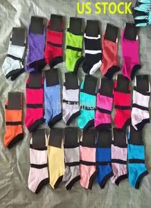 Chaussettes à cheville multicolore avec tags cardboad pom-pom girls sportifs noirs rose chaussette féminine femme coton socks skateboard sne8484463