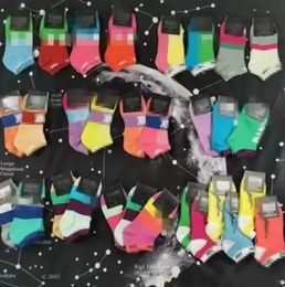 Multicolor enkel sportsokken met CardBoad -tags Cheerleaders Black Pink Short Sock Girls Dames Katoen Skateboard Sneaker FY7268 909