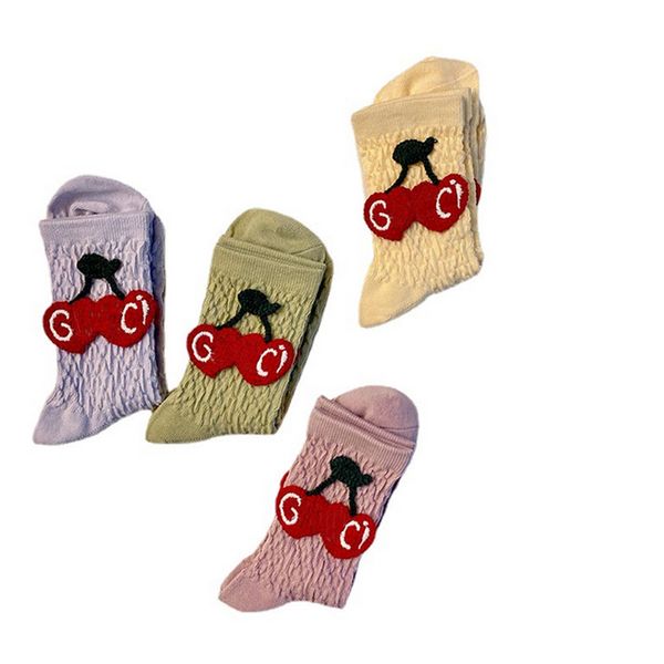 Multicolore mignon tricoté cerise coton chaussettes conception spéciale lettre femmes chaussette cadeau pour l'amour petite amie