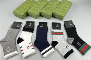 Veelkleurige modeontwerper Mens Socks L vrouwen mannen hoge kwaliteit katoen all-match klassieke enkel ademende ni mixen voetbalbasketbal sokken groothandel v16