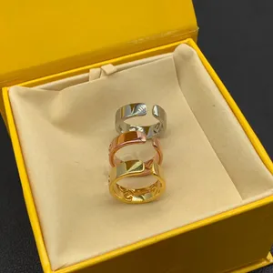 Multicolor Letter Opening Ring is een niche -ontwerp met gepersonaliseerde verstelbare accessoires
