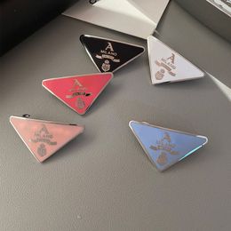 Pince à cheveux avec lettres triangulaires multicolores, Barrettes avec timbres spéciaux pour femmes, cadeau de fête