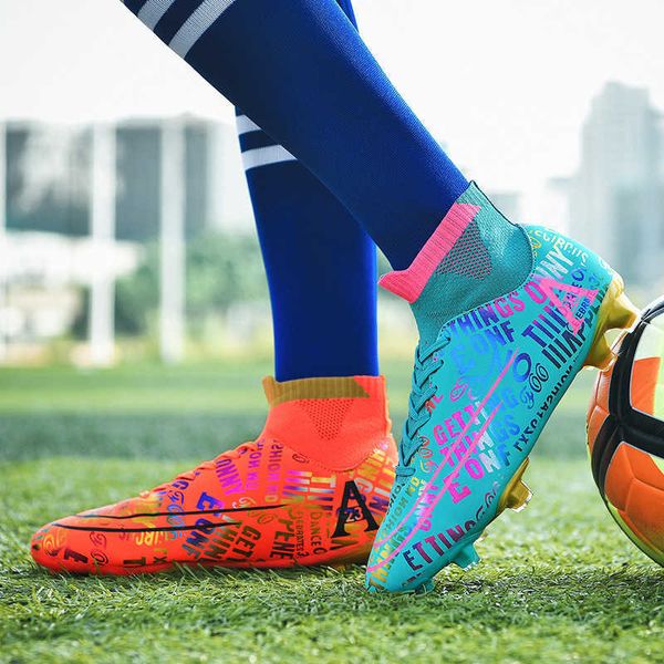 Botas de fútbol antideslizantes para hombre y mujer multicolor, botines de fútbol TF AG, zapatos de entrenamiento para jóvenes y niños, color naranja, azul y negro