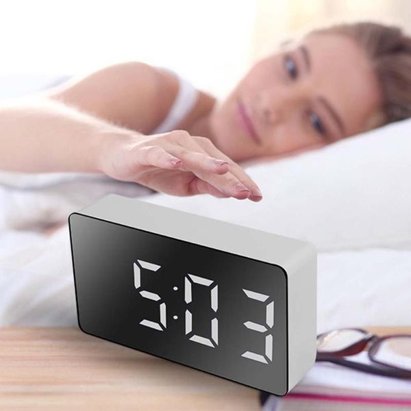 Reloj de espejo multifuncional Alarma digital Snooze Pantalla Hora Noche LCD Mesa de luz Escritorio USB 5v / Sin batería Decoración para el hogar 1 Otros relojes A