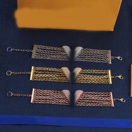 Meerlaagse kettingarmband Parel Kristal V-bedelhangers Originele ontwerper Mode Dames 18K goud verzilverd polsbandje Manchetschakel Bangle Sieraden met doos