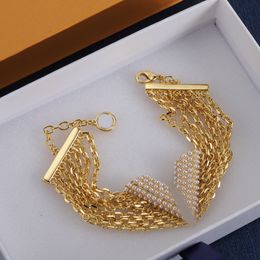 Meerlaagse kettingarmband Parel Kristal V-bedelhangers Originele ontwerper Dames 18K goud verzilverd polsbandje Manchetschakel Bangle Mode-sieraden Groothandel