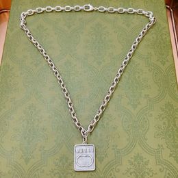 Caja de collares con diseño geométrico de letras múltiples, collares con colgante de placa de plata para mujer, líneas de precisión antiguas, joyería para el cuello para mujer