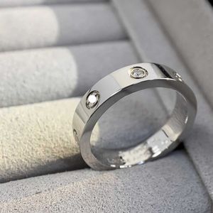 Plusieurs styles d'anneaux High Single Diamond Couple Ring avec une index à la mode en or et personnalisé avec des anneaux originaux de panier
