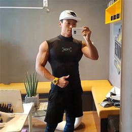 Muscle Guys Gym Fitness Mouwloos Compressie Elasticiteit Tank Tops Mannen Casual Zomer Ademend Sneldrogend Hoge Kraag T-shirt 240327