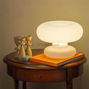 Lampe de table champignon Lampe de table en verre nordique pour salon Canapé Côtés Plancher de lecture Salon Table de chevet d'angle Lumière HKD230808