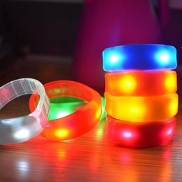 Contrôle du son activé par la musique Led clignotant Bracelet Light Up Bangle Wristband Club Party Bar Cheer Lumineux Main Anneau Glow Stick LLA6975