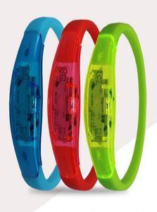 Muziek Geactiveerde geluidscontrole LED Knipperende armband verlicht Bangle Polsband Club Party Bar Cheer Luminous Hand Ring Glow Stick N3122469