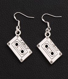 Boucles d'oreilles de cassette de musique 925 Crochet d'oreille de poisson argenté 30pairslot antique lustre en argent E258 443x1628mm ZHL25131596798