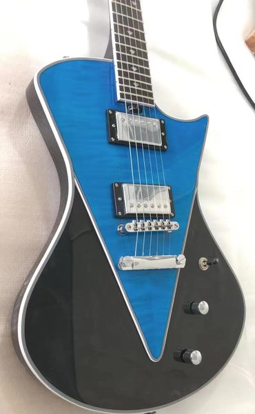Music Man Armada Singlecut Guitarra eléctrica azul dividida Tapa de arce flameado en forma de V Tapa de arce flameado Parte posterior negra Incrustación de triángulo curvo Pastillas HH Contorno de corte de vientre