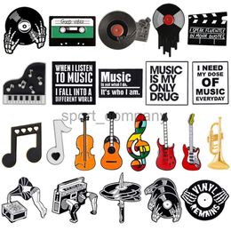 Série de musique Brooch Brooch violon Piano Phonograph CD Rock Charm saxophone Badge créatif Vêtements punk épingles à revers Gift bijoux