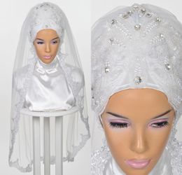 Hijab de mariée musulmane 2018 Rugestones de perles de perles de perles de tulle voiles de mariage pour les mariées saoudiennes mariées sur mesure Brid3227557