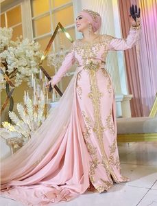 Moslimavond elegante jurken lange mouwen lange mouwen roze Marokkaanse Kaftan formele feestjurken met afneembare trein goud kanten appliques bescheiden prom -outfit