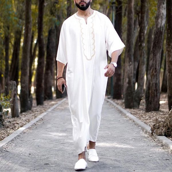 Robe islamique musulmane Kaftan Robe à manches longues arabe lâche Vintage mâle caftan Dubaï saoudien arabe hommes vêtements blanc fête de mariage 240328