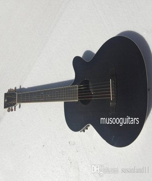 Guitare acoustique de la marque Musoo à la fois en fibre de carbone avec EQ en noir couleur8823017