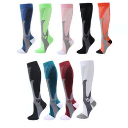 Muti-Color Men Women Compressiesokken geschikt voor sport anti-vermoeidheid Pijnverlichting Hoge kousen Travel Flight Golf Rugby Socks