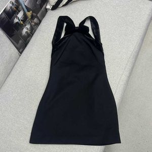 Muui primavera nuevo Nanyou Early Miu alto grado elegante delgado estilo de belleza lazo nudo terciopelo lana vestido empalmado para mujeres