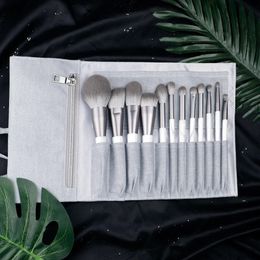 MyDestiny Cloud Dye Makeup Brush Brush 12pcs Les cheveux en fibres doux incluent des pinceaux de fards à paupières de fond de teint à rougissement en poudre avec sac 240403