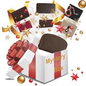 Mystery Box Boxs Wallet Christmas Surprise Boxs Cosmetic Bag Random Lucky Keychain bevat honderden producten en kans om UNE 2353 te openen