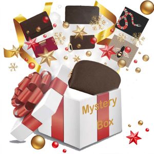 Mystery Box Boxs Wallet Christmas Surprise Boxs Cosmetic Bag Random Lucky Keychain bevat honderden producten en kans om UNE 278s te openen