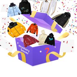 Mystery box Mix Hoodies Down Coats sweatshirts Cadeau surprise sweat-shirt différent plus de styles pour hommes femmes envoyer par hasard Vêtements aléatoires