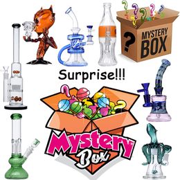 Mystery Box Surprise Blind Box Multi Styles Narguilés Bangers Bangs En Verre D'eau Percolateur Pipes Accessoires Pour Fumer Perc Oil Rig Dab Rigs