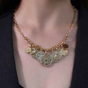 Petit pendentif en forme de pièce de monnaie mystique en relief, colliers à la mode européenne et américaine, chaîne en diamant, bijoux pour fêtes