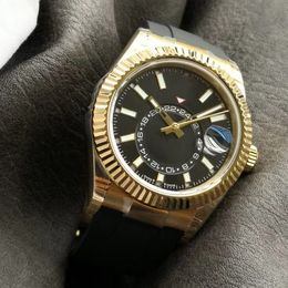 N Factory Hoogwaardige Watch Black Dial Gold Case Rubberen Riem Sapphire Glass Mirror 9002 Automatische mechanische beweging 42 mm