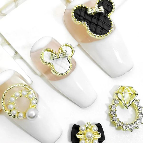 Nail Art Dekorationen 10 Stück 3D-Legierung niedlich schwarz weiß Maus Kopf Design Charms Diamant Ring Bogen Knoten Zubehör Gold Silber Schmuck 231013