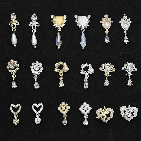 Décorations d'art d'ongle 10 pièces 3D balancent des breloques d'ongle bijoux d'ongle strass coeur perle cristal gemmes pour décorations d'art d'ongle en métal luxe ongles charmes 230919