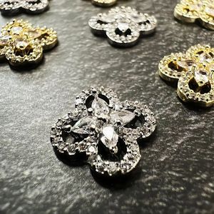 Décorations d'art d'ongle 10 pièces de luxe Zircon trèfle à quatre feuilles charme d'ongle 10.5mm quatre pétales de fleur cristal décoration diamant accessoire pour ongles fourniture 231121