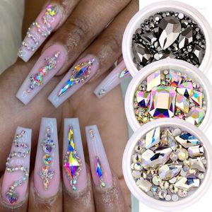 Nail Art Decorations 3D Rhinestones Mengmaten Vorm diamant kristal platback zwart wit heldere kleur all color diy 1 doos