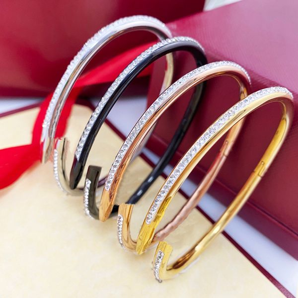 Pulsera de uñas Pulseras de diseño Joyería de lujo completamente perforada para mujer Brazalete de moda Aleación de acero de titanio Chapado en oro Nunca se desvanece Venta al por mayor Tiene logotipo