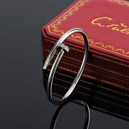 Bracelets de bracelet bracelets bijoux de luxe pour femmes artisanat en alliage en alliage en alliage en alliage jamais s'estompé