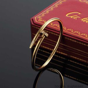 Pulsera de uñas Pulseras de diseño Joyería de lujo para mujer Brazalete de moda Aleación de acero Chapado en oro Artesanía Nunca se desvanece No alérgico Venta al por mayor Coche Gran Clou Regalo A1202