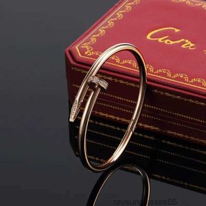 Nagelarmband Designerarmbanden Luxe sieraden voor dames Mode Bangle Staallegering Verguld Ambacht Vervaagt nooit Niet allergisch Groothandel Auto Groot Q7