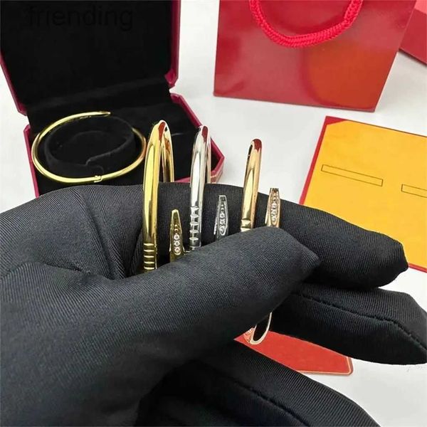 Pulsera de uñas Pulseras de diseño Joyería de lujo para mujeres Brazalete de moda Aleación de acero de titanio Artesanía chapada en oro Nunca se desvanece No alérgico Coche al por mayor Grande Q3 ZNHB