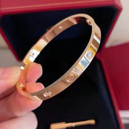 Pulsera de tornillo de diseñador Moda de joyas de lujo para mujeres Titanium Bangle Gold Groyed nunca más desvaneciéndose Pulsera de oro no alérgico Fiesta de diseñadores de diseñadores Madre Regalos